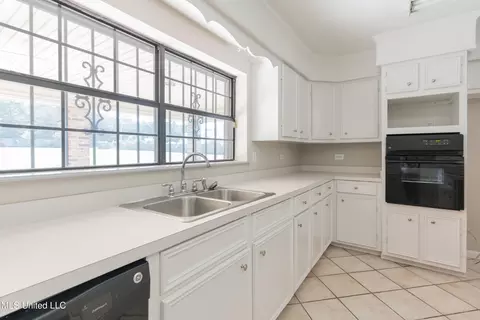 Kitchen - 5232 Old Byram Rd, Byram, MS 39272 photo 3 of 8