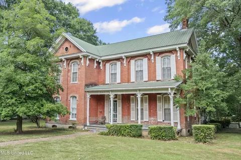 224 S Ward St, Senatobia, MS 38668