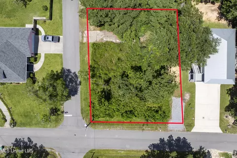 233 Leonhard Ave, Bay Saint Louis, MS 39520 photo 2