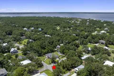 233 Leonhard Ave, Bay Saint Louis, MS 39520 photo 8