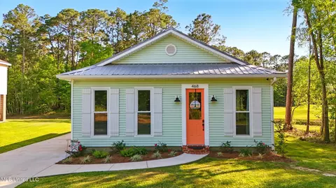 468 Thomas St, Bay Saint Louis, MS 39520