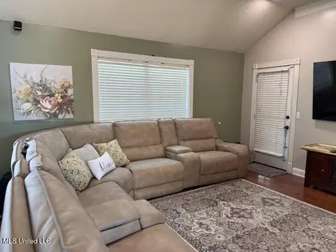 569 Lincolns Dr, Brandon, MS 39042 photo 2