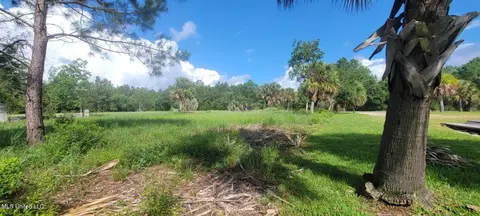 1322 Poki Pl, Diamondhead, MS 39525