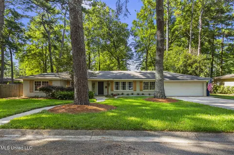 5235 Hialeah Dr, Jackson, MS 39211
