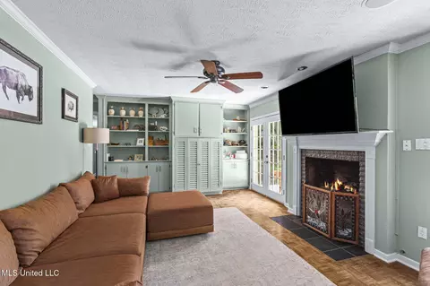 Living - 5235 Hialeah Dr, Jackson, MS 39211 photo 1 of 1