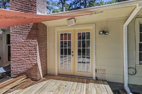 Exterior - 5235 Hialeah Dr, Jackson, MS 39211 photo 5 of 13
