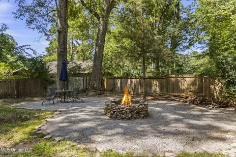 Exterior - 5235 Hialeah Dr, Jackson, MS 39211 photo 9 of 13