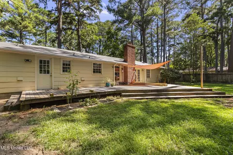 Exterior - 5235 Hialeah Dr, Jackson, MS 39211 photo 7 of 13