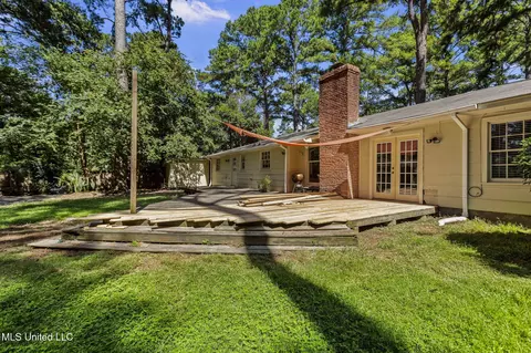 Exterior - 5235 Hialeah Dr, Jackson, MS 39211 photo 6 of 13