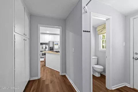Entry Way - 5235 Hialeah Dr, Jackson, MS 39211 photo 2 of 2