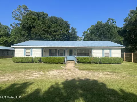 9304 Gray Ave, Vancleave, MS 39565