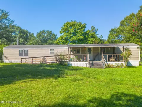 2 Horse Creek Rd, Mchenry, MS 39561