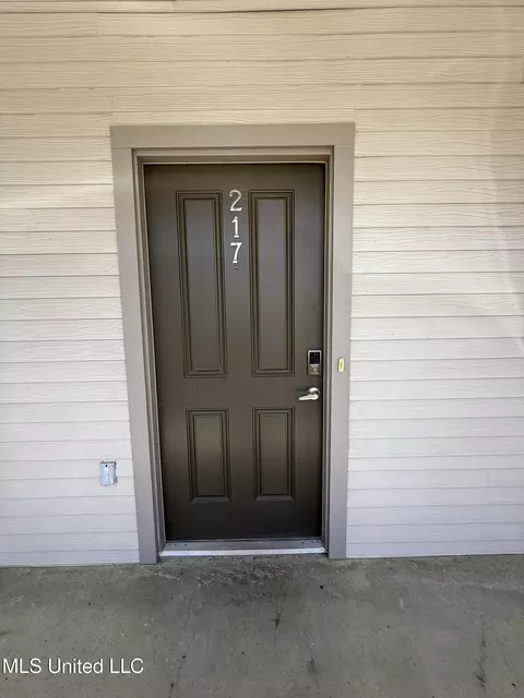 290 Russell St #217, Starkville, MS 39759