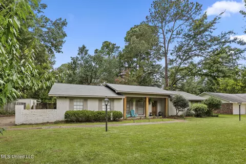 141 Meadowdale Dr, Madison, MS 39110