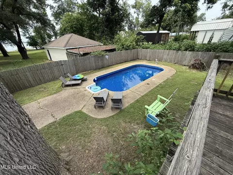 Exterior - 98 Ashley St, Vicksburg, MS 39183 photo 2 of 5