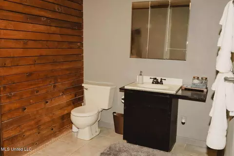 Bath - 98 Ashley St, Vicksburg, MS 39183 photo 1 of 2