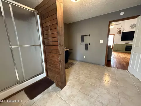 Bath - 98 Ashley St, Vicksburg, MS 39183 photo 2 of 2