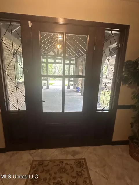 Entry Way - 56 Dunbar Rd, Natchez, MS 39120 photo 2 of 2