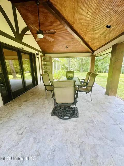 Exterior - 56 Dunbar Rd, Natchez, MS 39120 photo 2 of 4