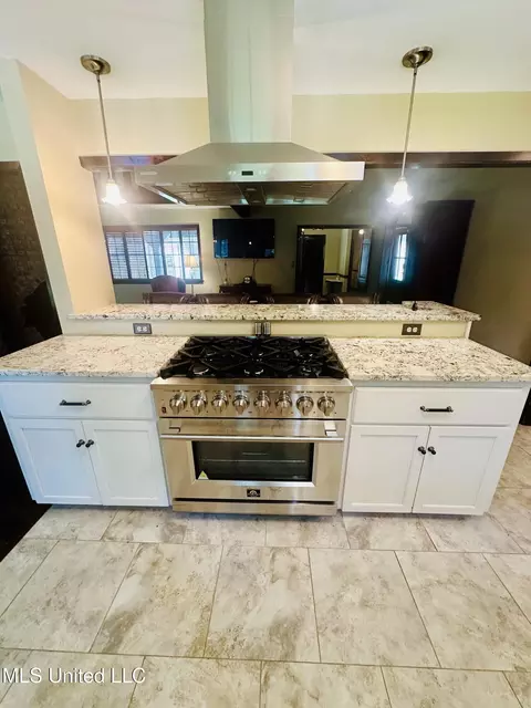 Kitchen - 56 Dunbar Rd, Natchez, MS 39120 photo 2 of 4