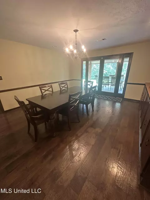 Dining - 56 Dunbar Rd, Natchez, MS 39120 photo 2 of 2
