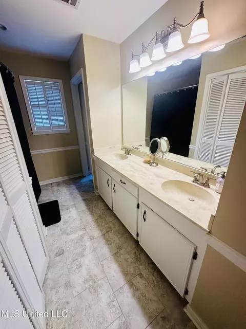 Bath - 56 Dunbar Rd, Natchez, MS 39120 photo 1 of 5