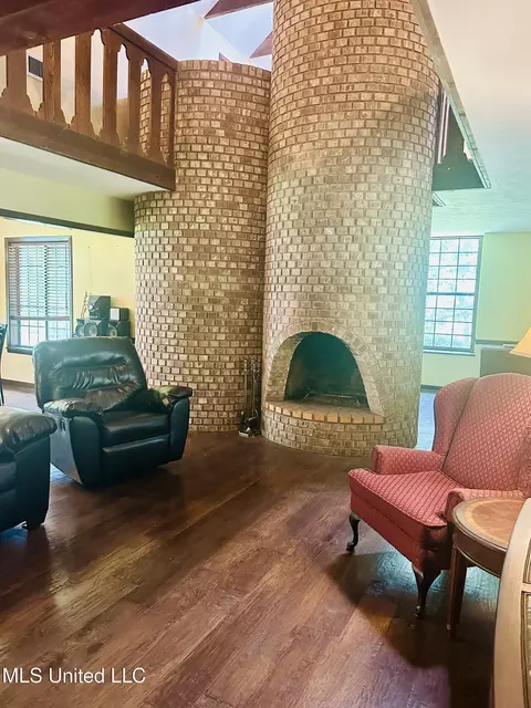 Living - 56 Dunbar Rd, Natchez, MS 39120 photo 1 of 2
