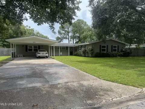 2404 Rosewood St, Pascagoula, MS 39567