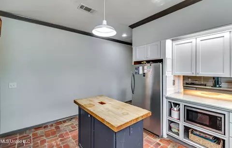 Kitchen - 153 Peach St, Flora, MS 39071 photo 4 of 10