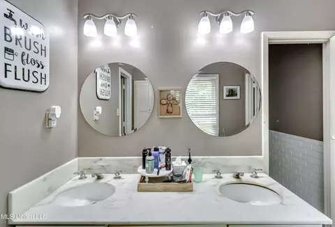 Bath - 153 Peach St, Flora, MS 39071 photo 4 of 10