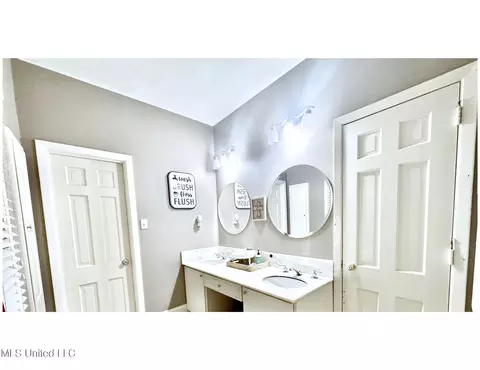 Bath - 153 Peach St, Flora, MS 39071 photo 7 of 10