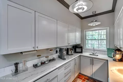 Kitchen - 153 Peach St, Flora, MS 39071 photo 10 of 10