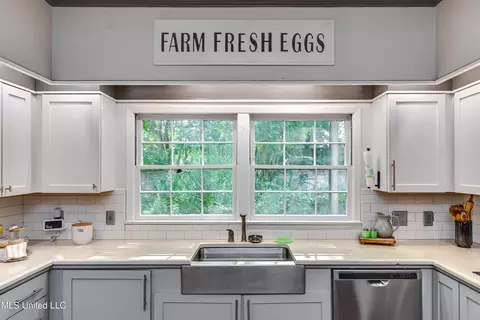 Kitchen - 153 Peach St, Flora, MS 39071 photo 6 of 10