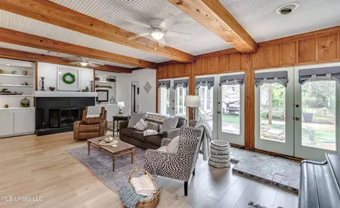 Living - 153 Peach St, Flora, MS 39071 photo 4 of 7