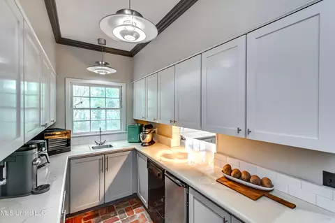 Kitchen - 153 Peach St, Flora, MS 39071 photo 9 of 10
