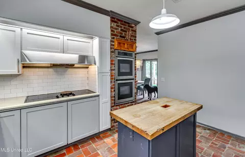 Kitchen - 153 Peach St, Flora, MS 39071 photo 5 of 10