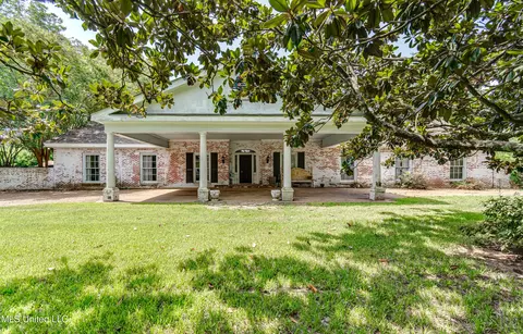 153 Peach St, Flora, MS 39071