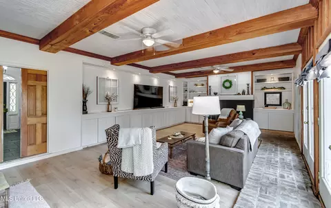 Living - 153 Peach St, Flora, MS 39071 photo 5 of 7