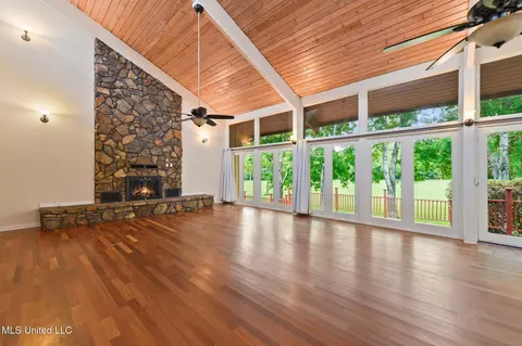 687 Oahu St, Diamondhead, MS 39525