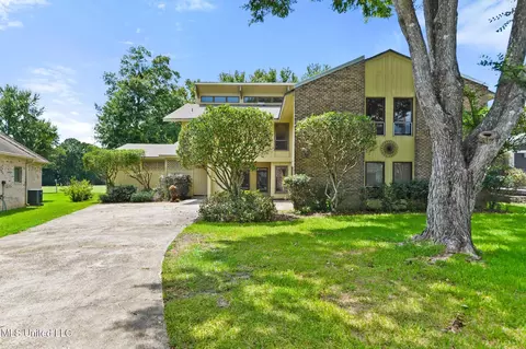 687 Oahu St, Diamondhead, MS 39525