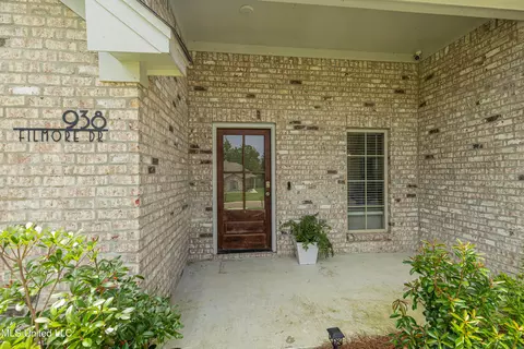 Exterior - 938 Filmore Dr, Brandon, MS 39042 photo 4 of 9