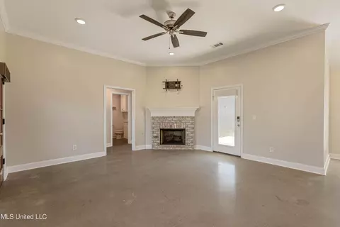 Living - 938 Filmore Dr, Brandon, MS 39042 photo 2 of 4