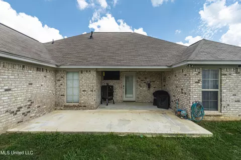 Exterior - 938 Filmore Dr, Brandon, MS 39042 photo 6 of 9