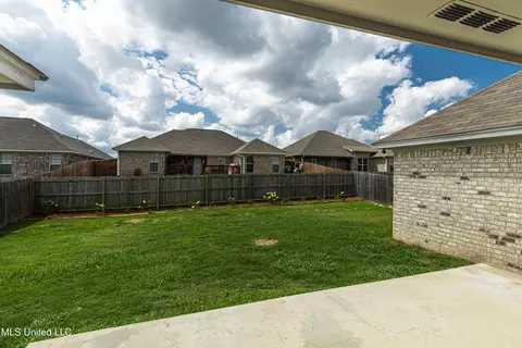 Exterior - 938 Filmore Dr, Brandon, MS 39042 photo 5 of 9