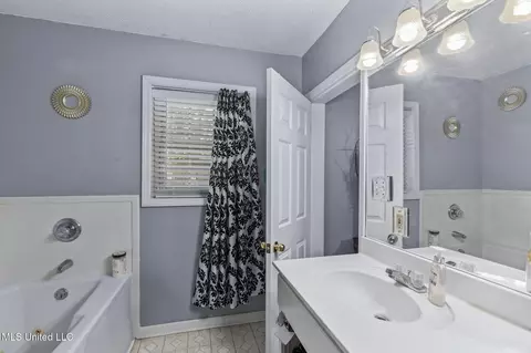 Bath - 78 Walsh Cv, Byram, MS 39272 photo 4 of 4