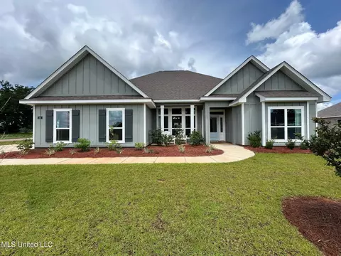 101 Firefly Dr, Lucedale, MS 39452