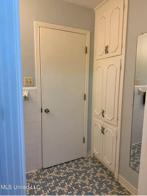 Bath - 1173 Northwest Ave, Durant, MS 39063 photo 3 of 4