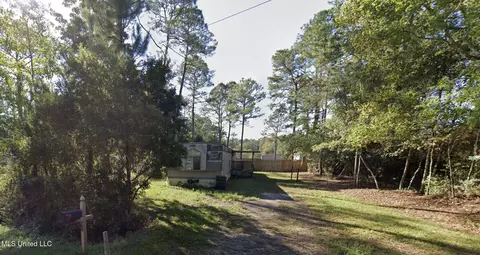 1917 Greycliffe St, Gautier, MS 39553