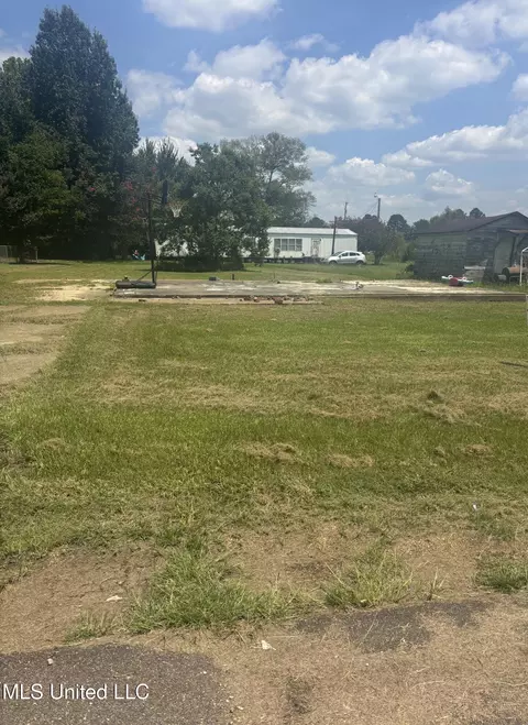 15 S Beech St, Bude, MS 39630
