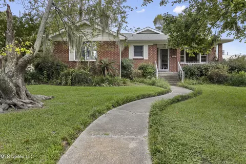 487 Oaklawn Pl, Biloxi, MS 39530